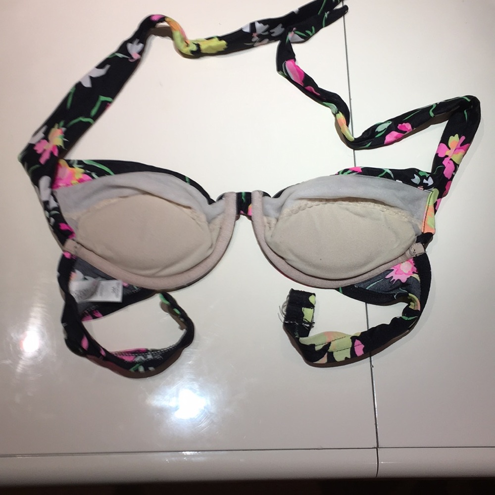 Victoria’s Secret bikini top